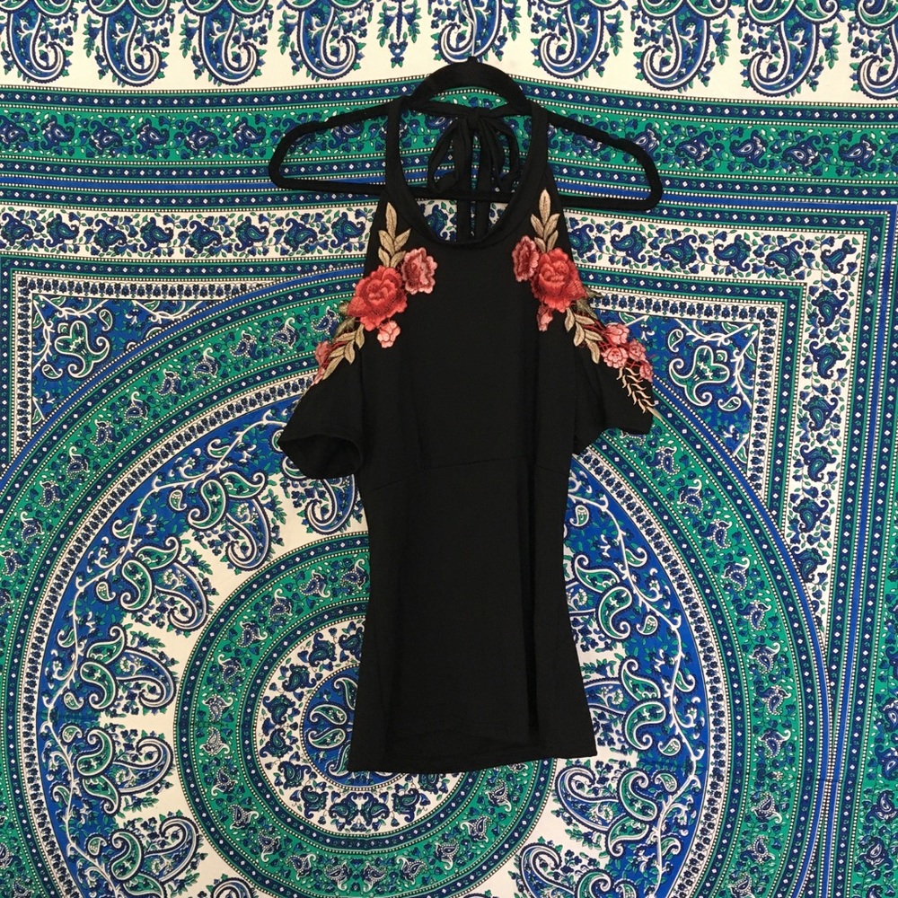 floral shoulder shirt